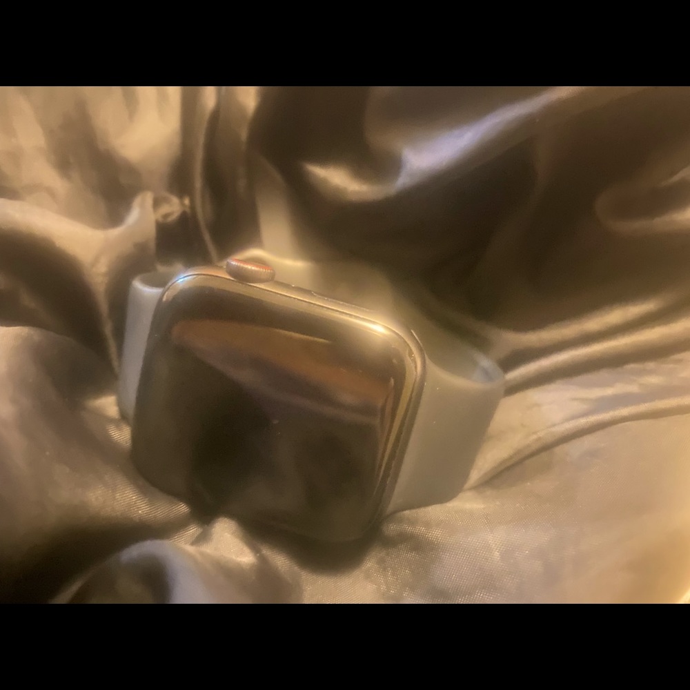 Apple Watch 44mm series 5 space grey with black band with charger